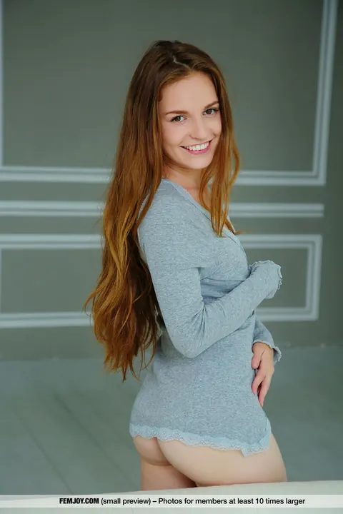 Sofi Shane: Redhead PAWG Strips Off Her Sweater and Spreads Her Hairy Ass and Pussy – photo 1 of 16