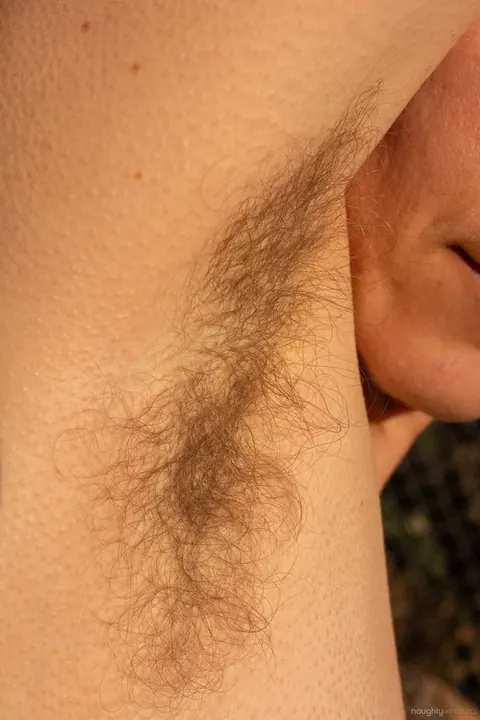 BBW Undresses in the Garden to Show Her Hairy Bush – photo 14 of 20