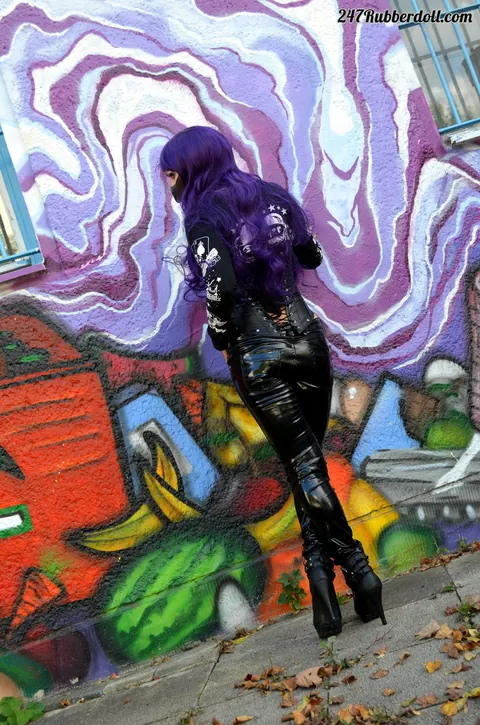 RubberDoll: Brunette PAWG Poses in Latex and High Heels Outdoors – photo 2 of 15