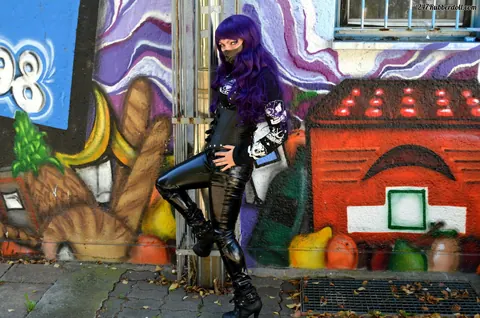 RubberDoll: Brunette PAWG Poses in Latex and High Heels Outdoors – photo 5 of 15