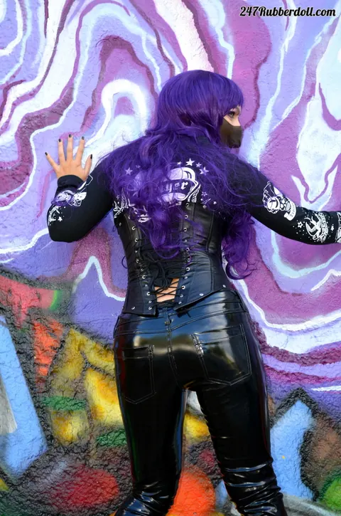 RubberDoll: Brunette PAWG Poses in Latex and High Heels Outdoors – photo 15 of 15