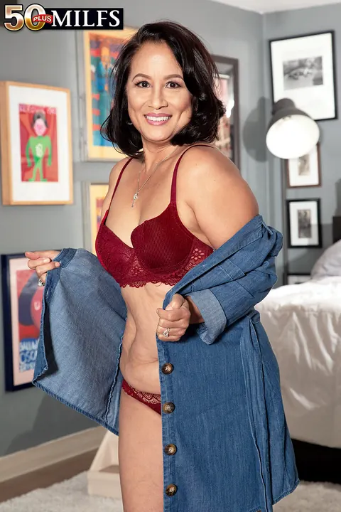 Maya Luna: Thick Asian MILF in Lingerie Strips to Show Her Big Ass – photo 5 of 16