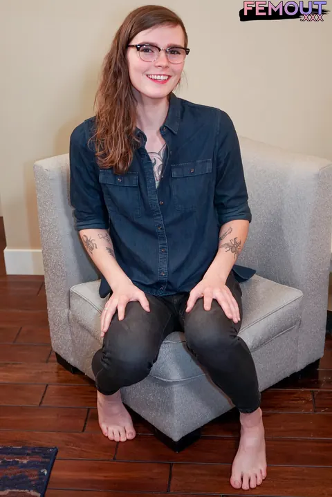 Trans Woman Strips Nude and Poses Displaying Her Body – photo 3 of 16