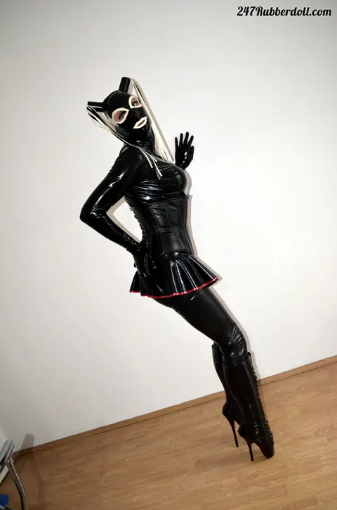 RubberDoll: Busty Brunette Poses in Latex, Heels and Glasses – photo 1 of 15