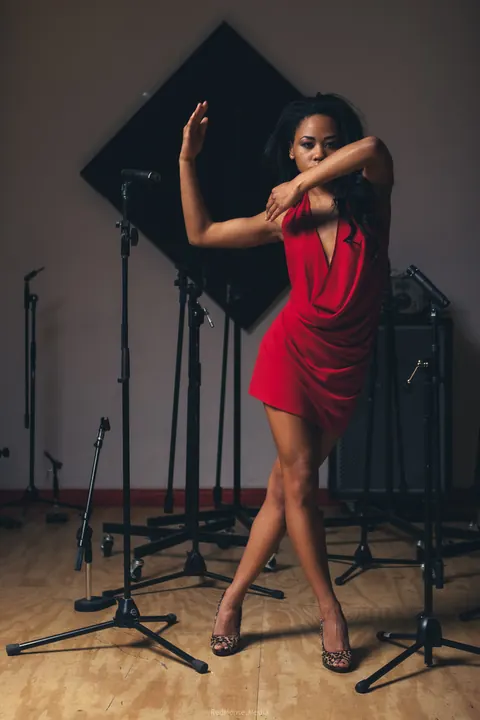 Ebony Brunette Poses in a Skirt – photo 19 of 21