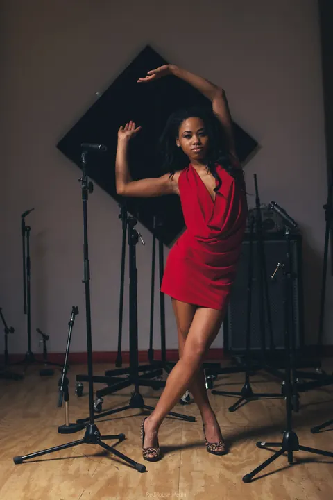 Ebony Brunette Poses in a Skirt – photo 16 of 21
