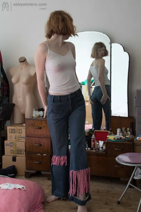 Tall Thick Babe with Short Hair Spreads Her Hairy Pussy by the Mirror – photo 16 of 16
