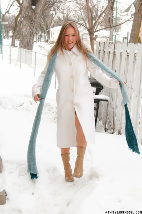 Dawson Miller: Busty Blonde Reveals Her Natural Tits Outdoors in the Snow – photo 3 of 10