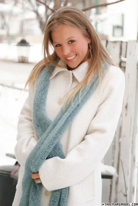 Dawson Miller: Busty Blonde Reveals Her Natural Tits Outdoors in the Snow – photo 2 of 10