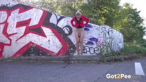 Di Devi: European Blonde MILF Pisses by a Graffiti Wall in Pantyhose – photo 14 of 15