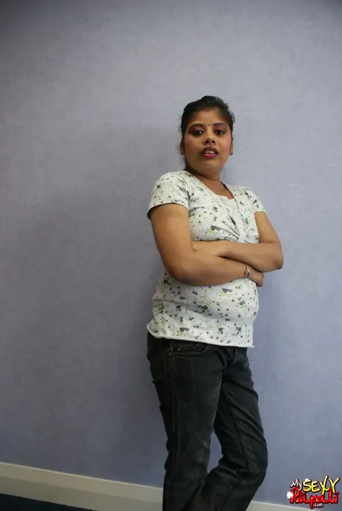 Pregnant Indian Woman Uncups Her Boobs and Strips Naked – photo 1 of 15