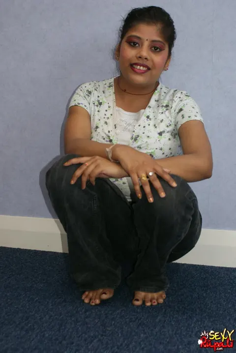 Pregnant Indian Woman Uncups Her Boobs and Strips Naked – photo 2 of 15