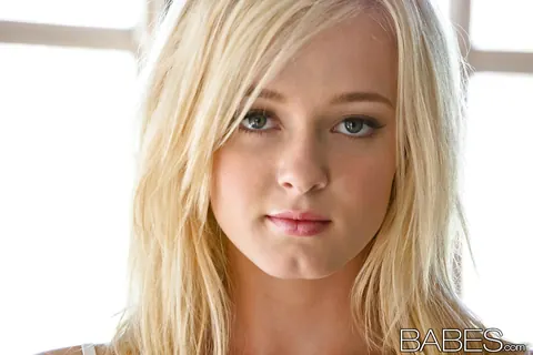 Kenze Thomas: Blonde with Short Hair Strips and Spreads Her Pussy – photo 2 of 16