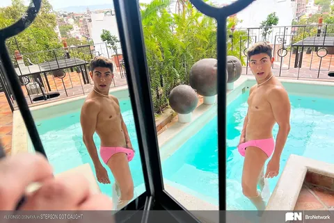 Older Man Barebacks Guy in POV Anal – photo 11 of 20