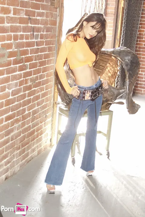 Jade Hsu: Slim Asian Woman in Jeans and Heels Pulls Panties Aside Outdoors – photo 2 of 21