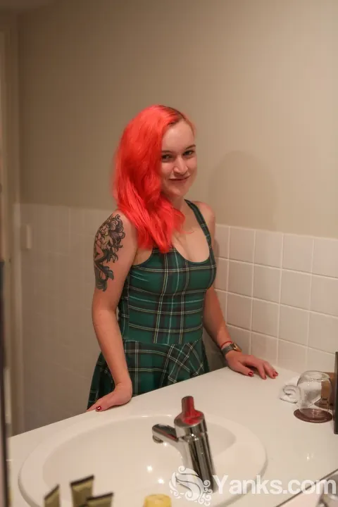 Sierra Knight: Tattooed Australian Fingers Her Pussy in the Bathroom – photo 1 of 17