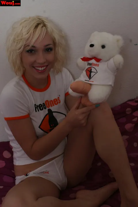 Lily LaBeau: Tall Blonde with Short Hair Strips Nude and Spreads Her Legs – photo 10 of 15