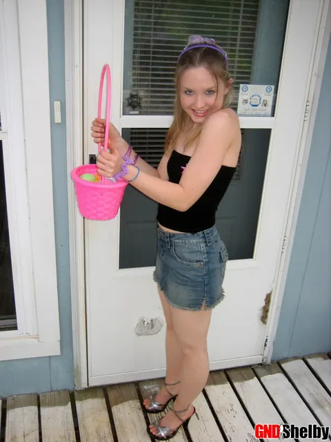 Thick Woman in a Skirt and Heels Flashes Her Big Ass Outdoors on Easter – photo 1 of 12