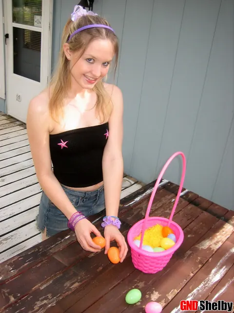 Thick Woman in a Skirt and Heels Flashes Her Big Ass Outdoors on Easter – photo 11 of 12