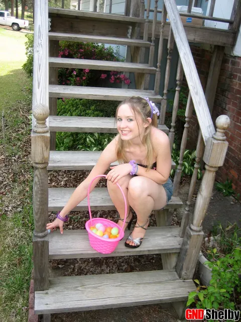 Thick Woman in a Skirt and Heels Flashes Her Big Ass Outdoors on Easter – photo 9 of 12