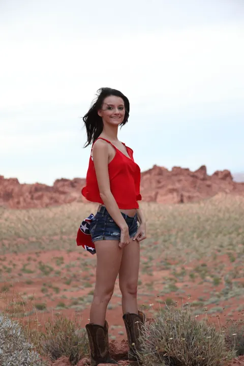 Paisley Pepper: Brunette PAWG Poses and Shows Off Her Big Ass – photo 8 of 15