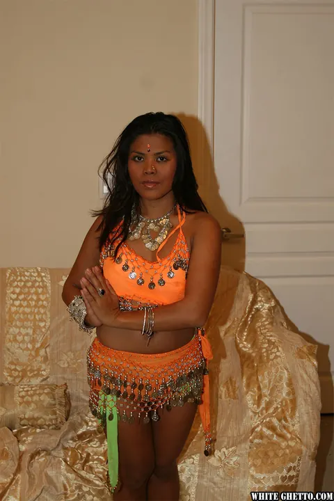 Arcadia davida: Indian Brunette Has Interracial Sex with Black Partner – photo 2 of 18