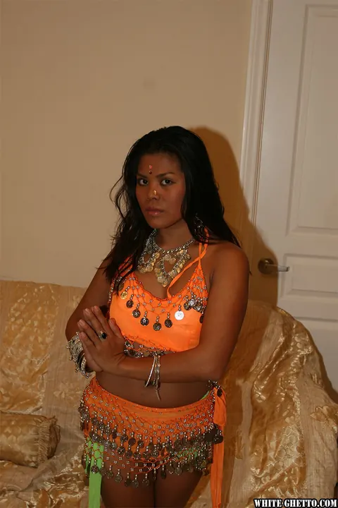 Arcadia davida: Indian Brunette Has Interracial Sex with Black Partner – photo 3 of 18