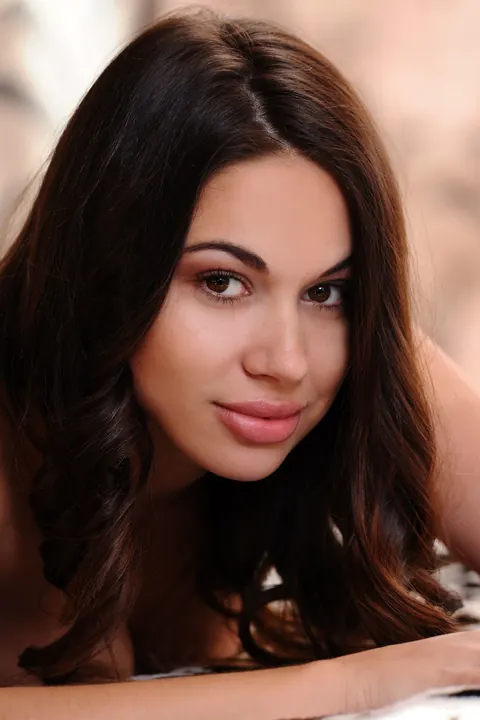 Brunette Spreads Her Pussy Wide in Close Detail – photo 11 of 21