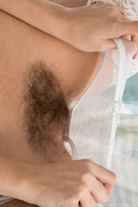 Vanessa Scott: British Blonde with Big Natural Tits Spreads Her Hairy Pussy – photo 4 of 16