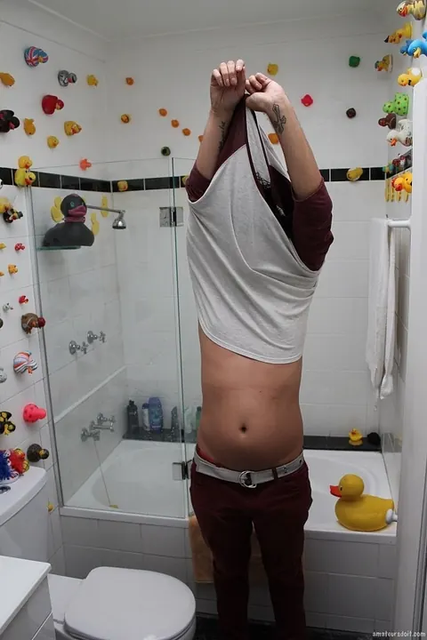 Man Strips Nude and Shows Off in the Bathroom – photo 7 of 21