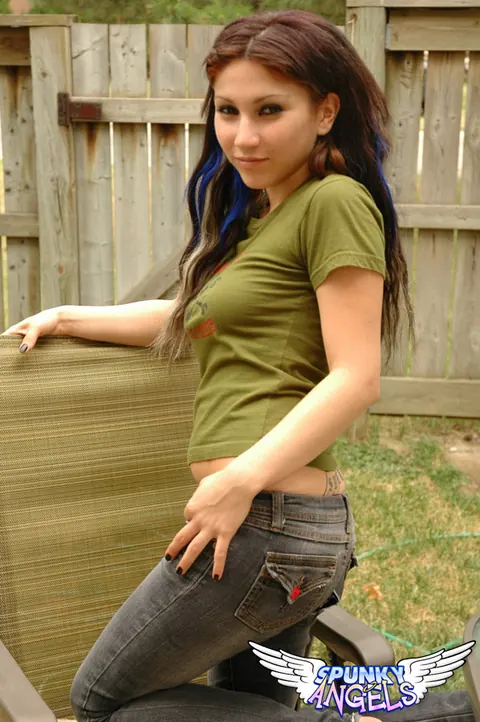 Angel Button: Skinny Latina Strips Out of Her Jeans Outdoors – photo 4 of 12
