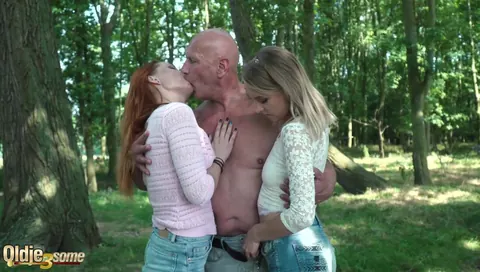 PAWG Sucks Two Men Outdoors in a Threesome – photo 4 of 21