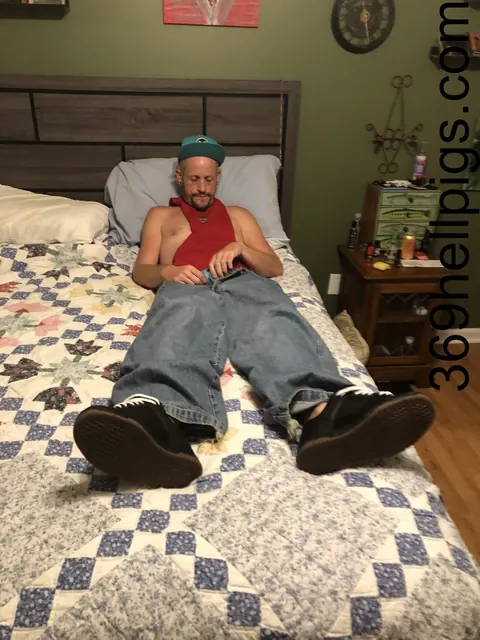 Mature Man Stands Nude and Turns to Show His Body – photo 11 of 15