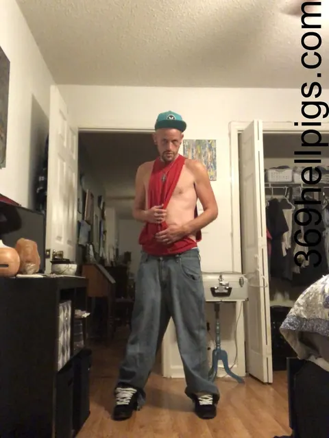 Mature Man Stands Nude and Turns to Show His Body – photo 14 of 15