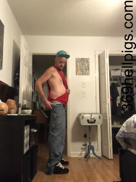 Mature Man Stands Nude and Turns to Show His Body – photo 13 of 15