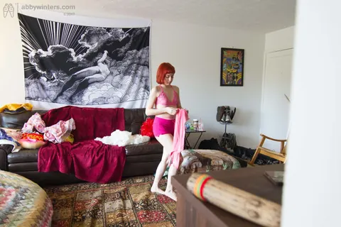 Redhead with Short Hair Poses Nude on a Leather Sofa – photo 13 of 17