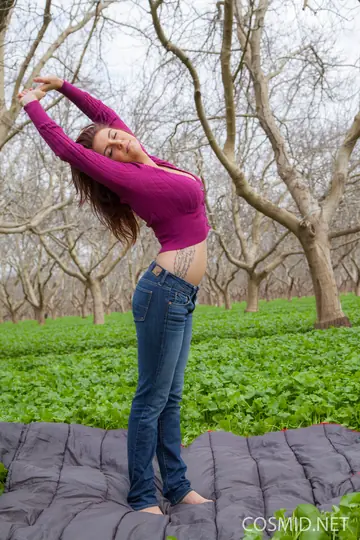 Redhead BBW in Jeans Shows Her Big Tits Outdoors