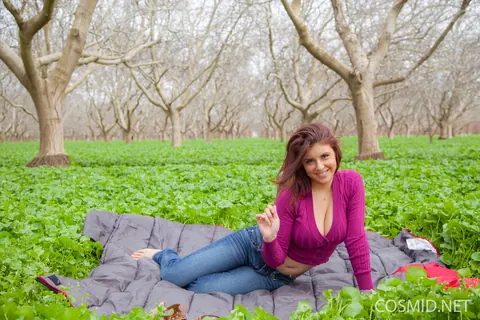 Aubrey Chase: Redhead BBW in Jeans Shows Her Big Tits Outdoors – photo 2 of 16