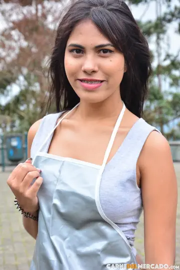 Honey Paola – Latina Brunette Strips Nude Outdoors