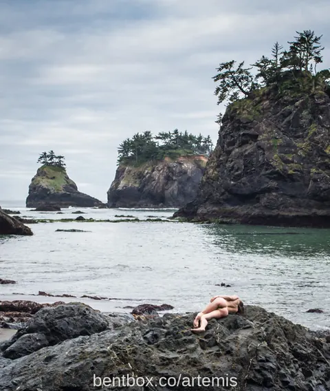 Brunette PAWG Poses Nude on the Beach and in the Forest – photo 11 of 16