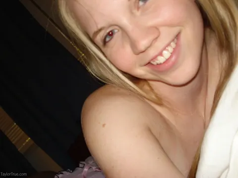 Taylor True: Blonde Amateur Pulls Her Panties Aside to Suck Cock and Spread – photo 9 of 15
