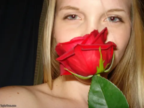 Taylor True: Blonde Amateur Pulls Her Panties Aside to Suck Cock and Spread – photo 7 of 15