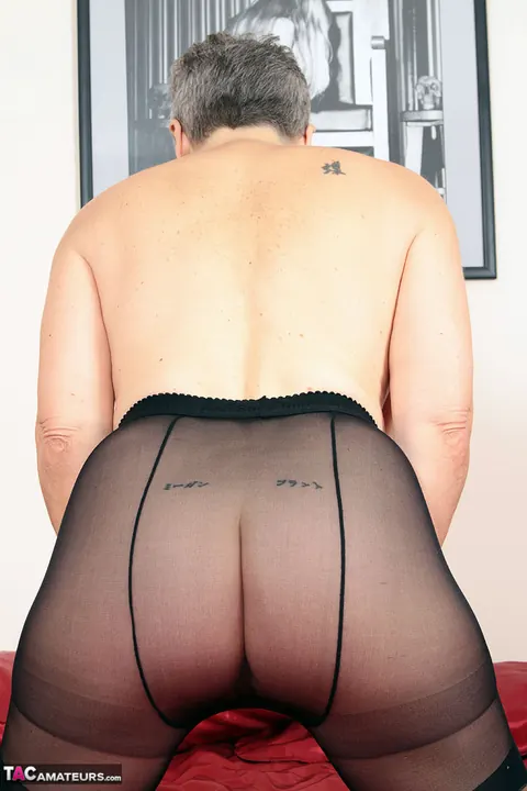 PAWG in Pantyhose and High Heels Spreads Wide – photo 2 of 20