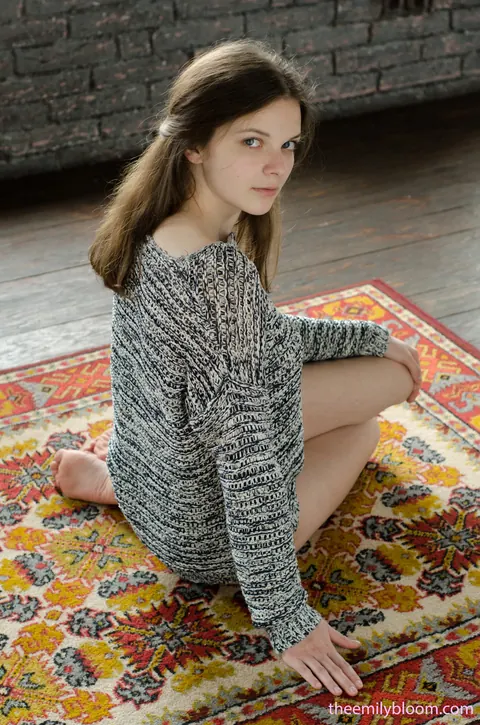 Ella Green: Brunette Undresses and Spreads Her Legs Wide – photo 1 of 16