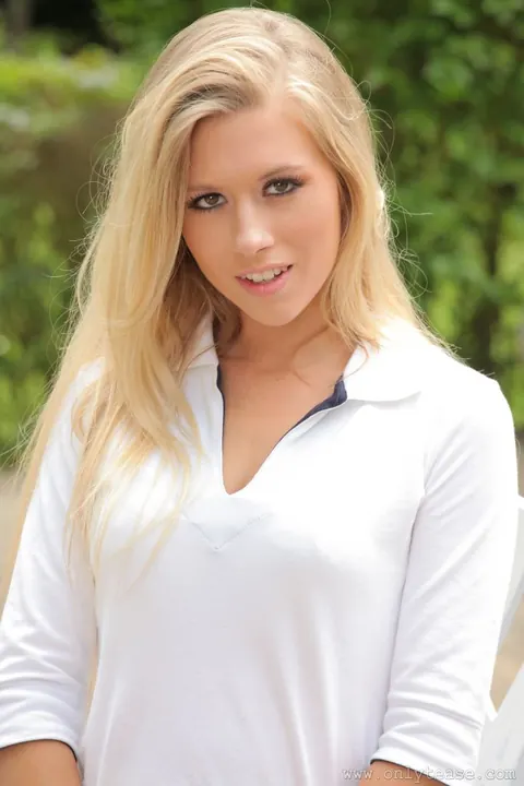 Michelle Moist: British Blonde with Big Natural Tits Spreads Outdoors – photo 3 of 16