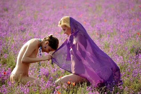 Woman Undresses and Bares Her Hairy Bush for the Camera – photo 19 of 21