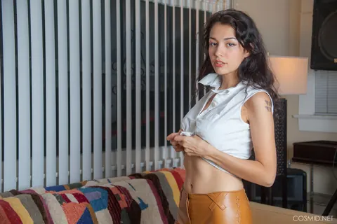 Jessem Floyd: Thick Brunette in Leather Shows Off Her Big Natural Tits – photo 5 of 16