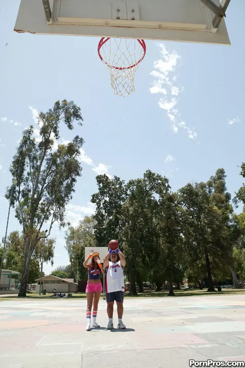 Isis Taylor: Latina in Glasses Poses Nude Outdoors with a Basketball – photo 4 of 17