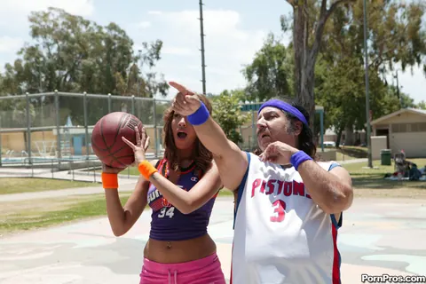 Isis Taylor: Latina in Glasses Poses Nude Outdoors with a Basketball – photo 2 of 17