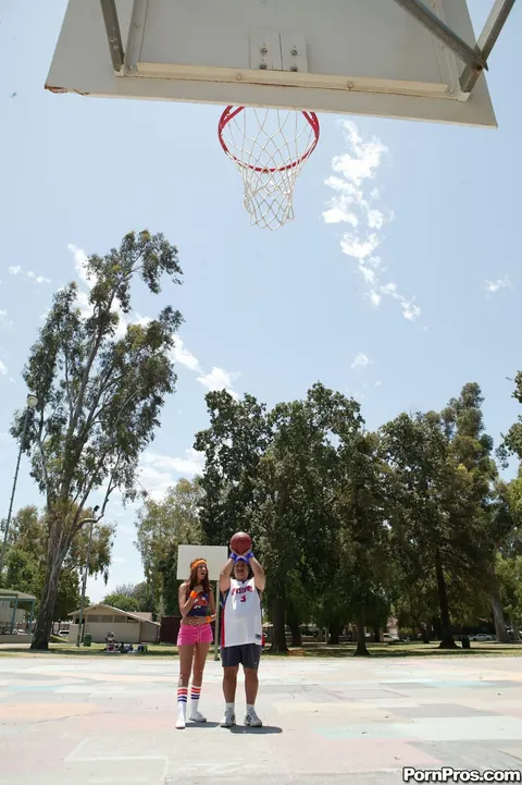 Isis Taylor: Latina in Glasses Poses Nude Outdoors with a Basketball – photo 3 of 17